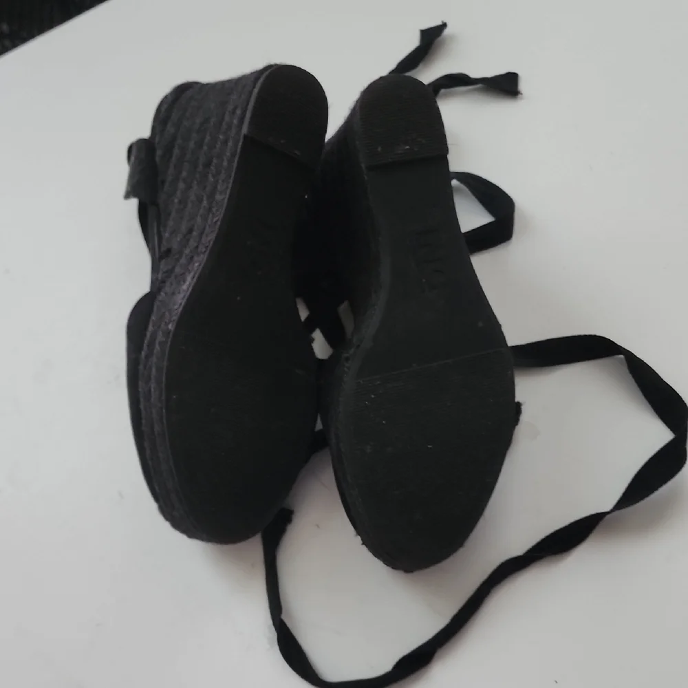 Elegant Black Espadrilles with Ankle Straps - Picture 6 of 7